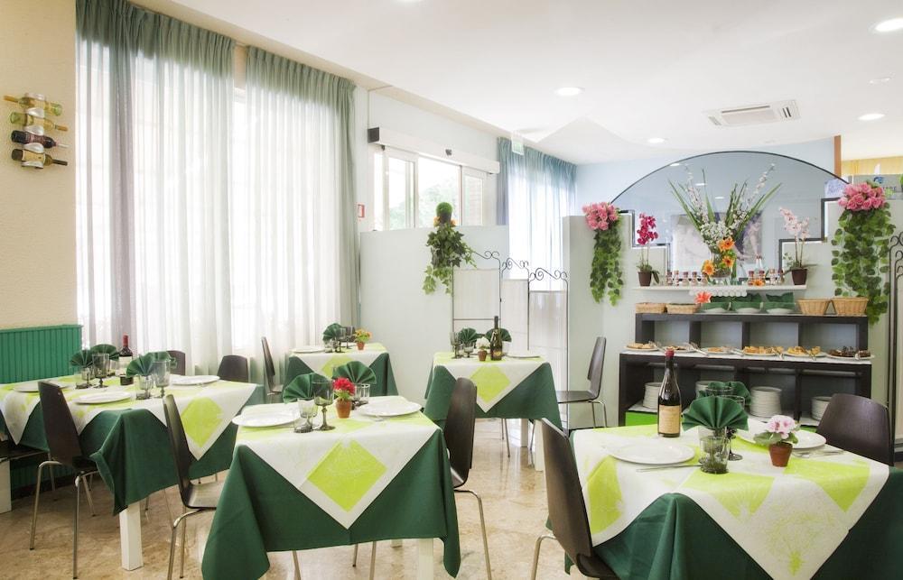 Hotel Olympic Мілано-Маріттіма Екстер'єр фото
