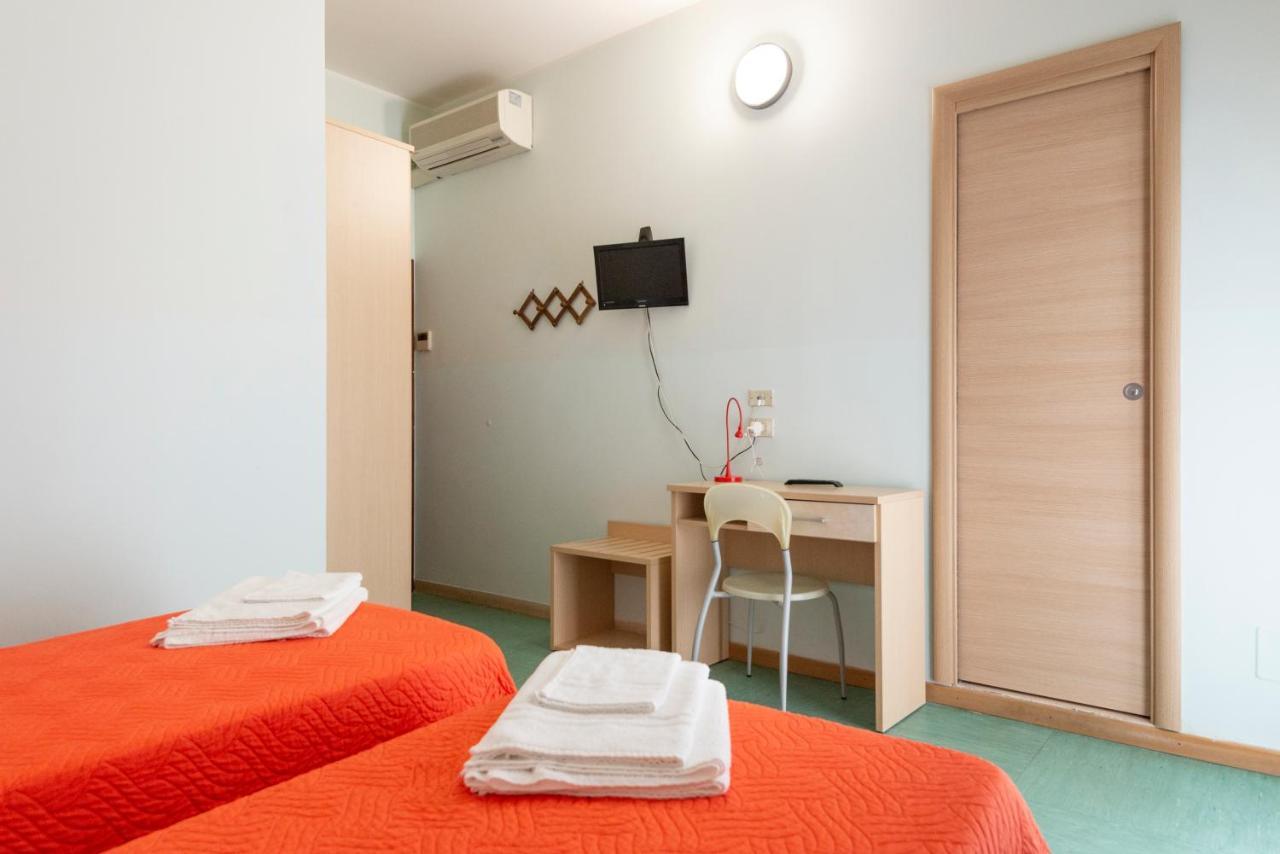 Hotel Olympic Мілано-Маріттіма Екстер'єр фото