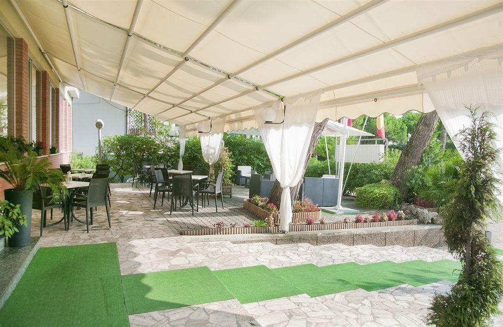 Hotel Olympic Мілано-Маріттіма Екстер'єр фото
