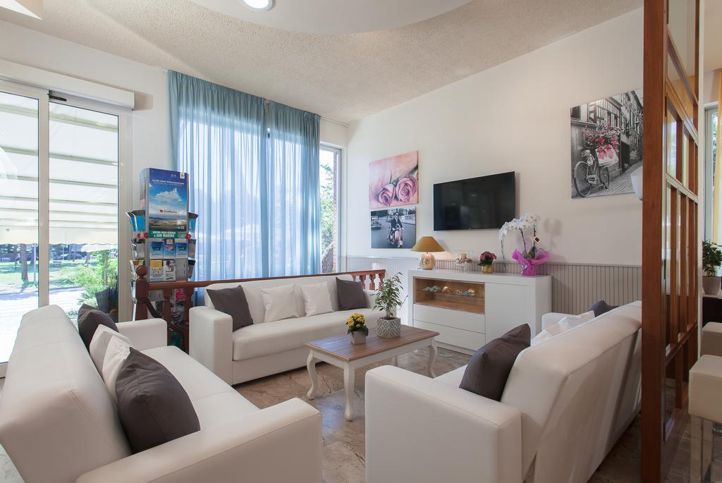 Hotel Olympic Мілано-Маріттіма Екстер'єр фото