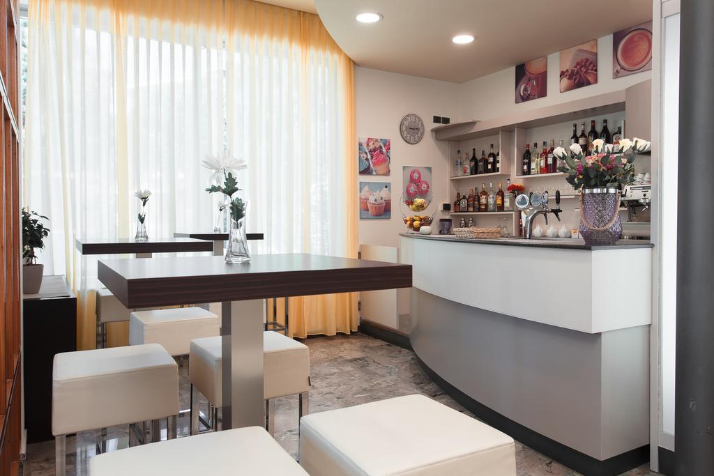 Hotel Olympic Мілано-Маріттіма Екстер'єр фото