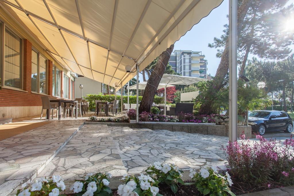 Hotel Olympic Мілано-Маріттіма Екстер'єр фото