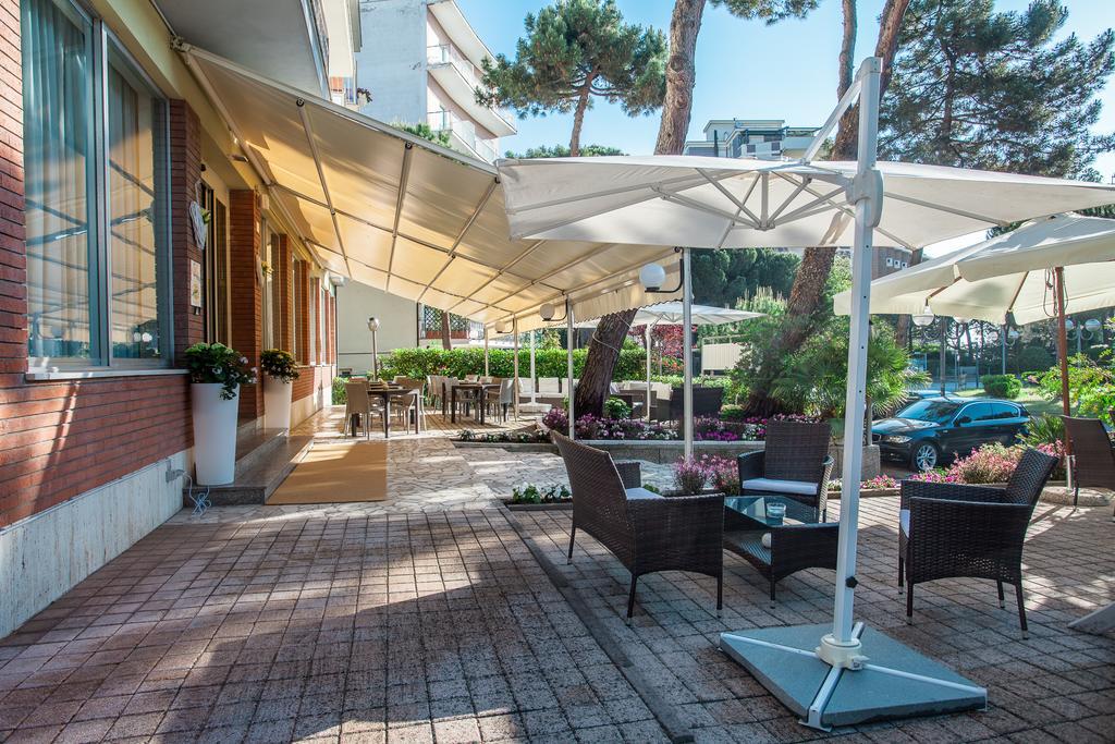 Hotel Olympic Мілано-Маріттіма Екстер'єр фото