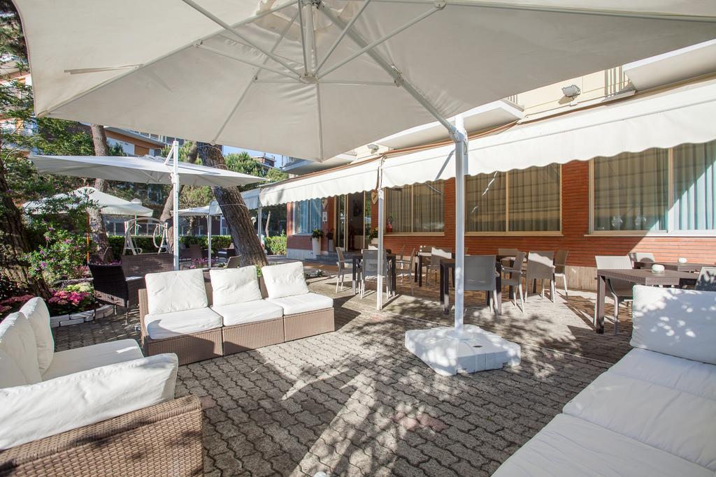 Hotel Olympic Мілано-Маріттіма Екстер'єр фото