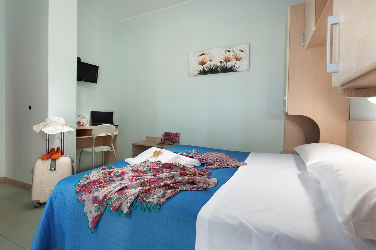 Hotel Olympic Мілано-Маріттіма Екстер'єр фото